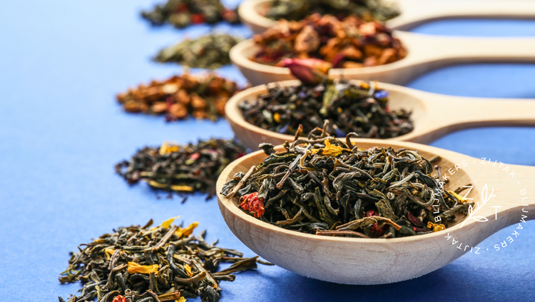 Schaal met losse groene en oolong thee voor een gezonde levensstijl van ZijTak