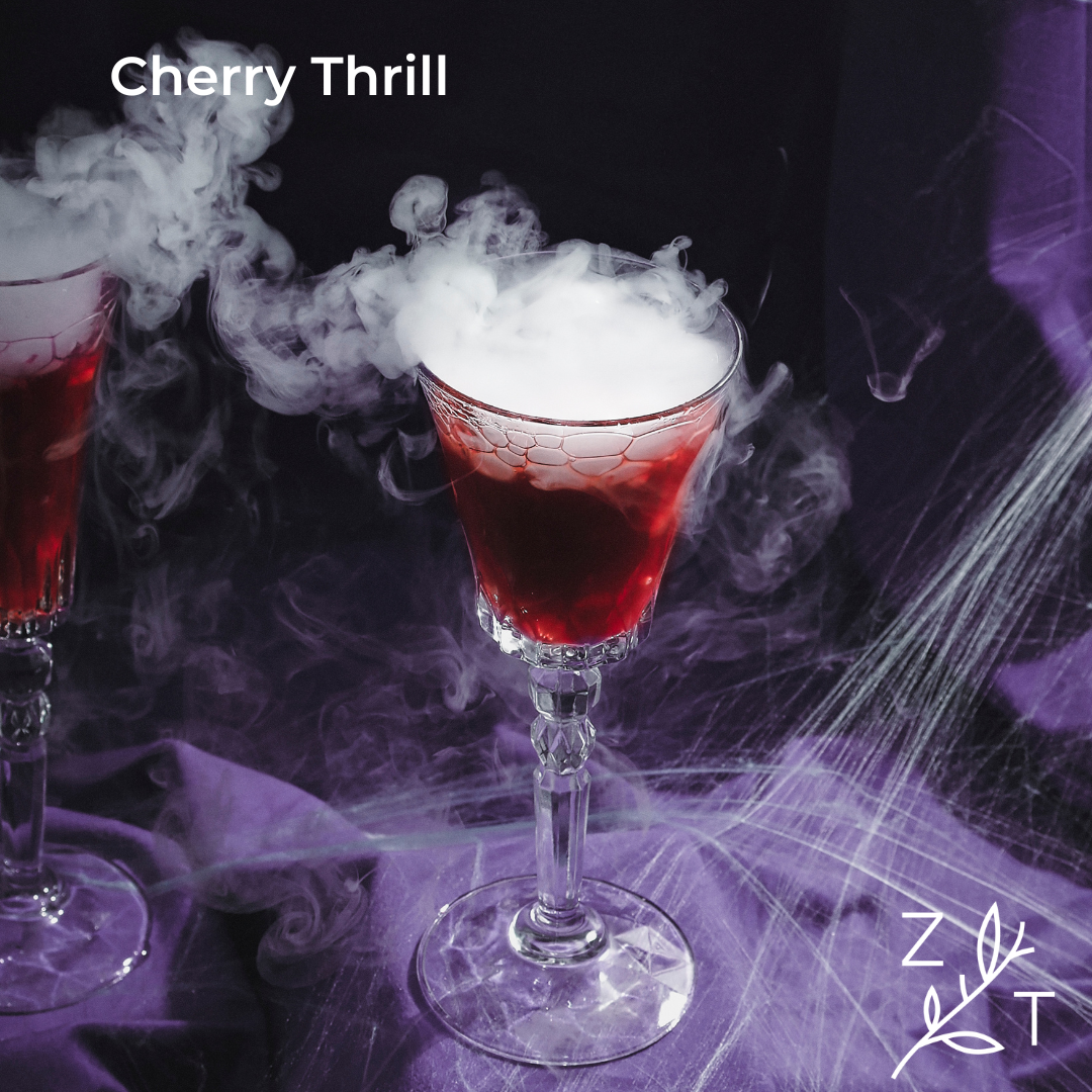Donkerrode Cherry Thrill Halloween thee in glas met rookeffect en Halloween sfeer van ZijTak